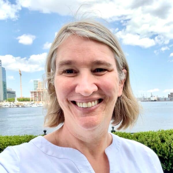 Headshot of Lindsey Young, CFP®, MBA, CEPA®