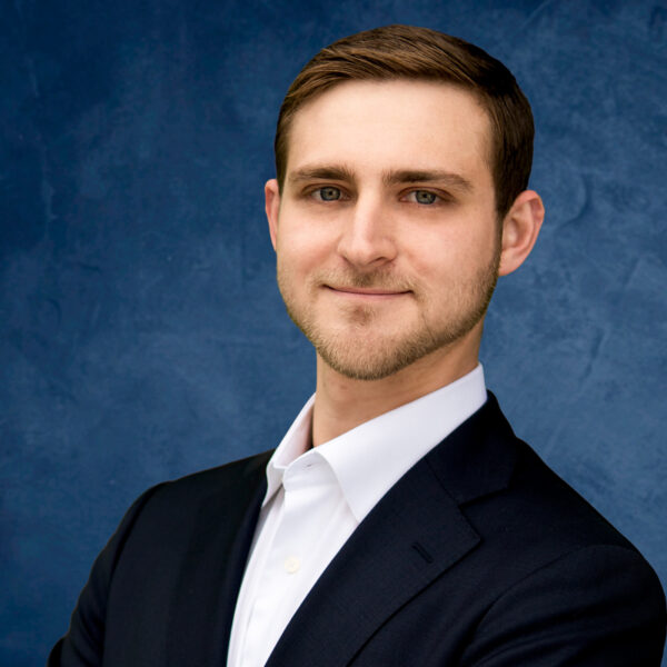 Headshot of Zac Cravez, CFP®